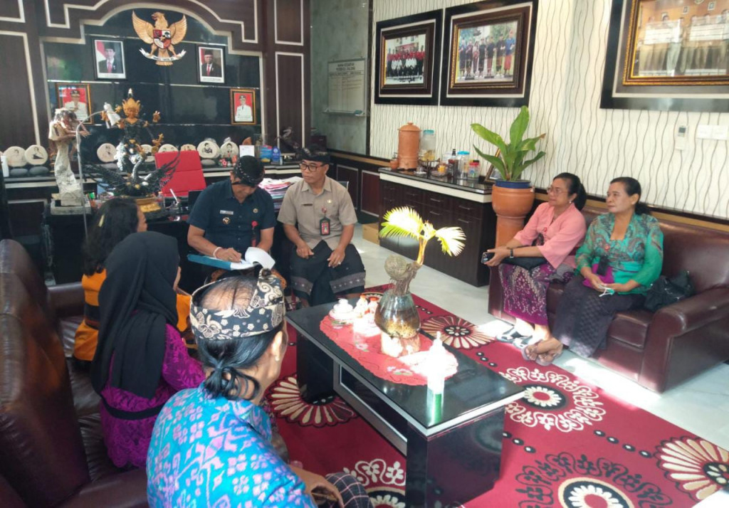 Monitoring Perpustakaan Desa oleh Dinas Kearsipan dan Perpustakaan Kabupaten Badung di Perpustakaan Desa Dalung